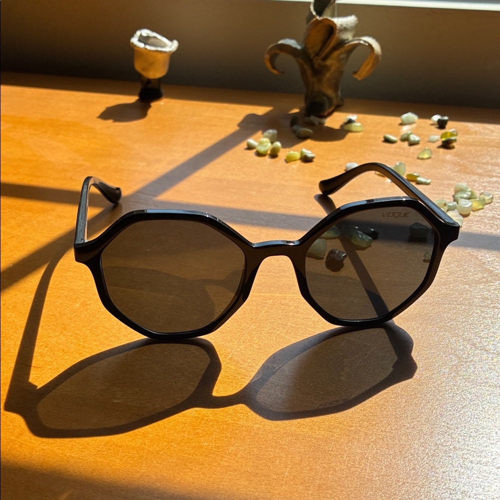 NWOT Vogue Hexagonal Black Sunglasses